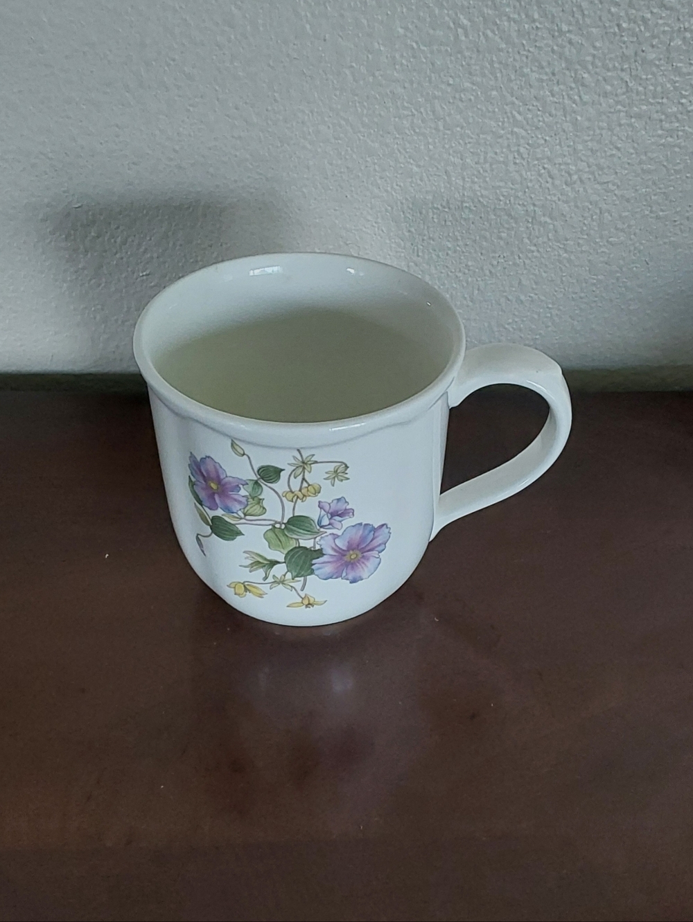 Noritake‎ White Mug with Purple Clematis Floral Motif